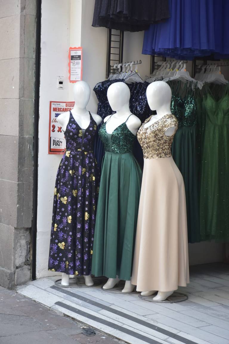 Incrementan ventas de vestidos, para fiestas decembrinas - El Sol de San  Luis | Noticias Locales, Policiacas, sobre México, San Luis Potosí y el  Mundo